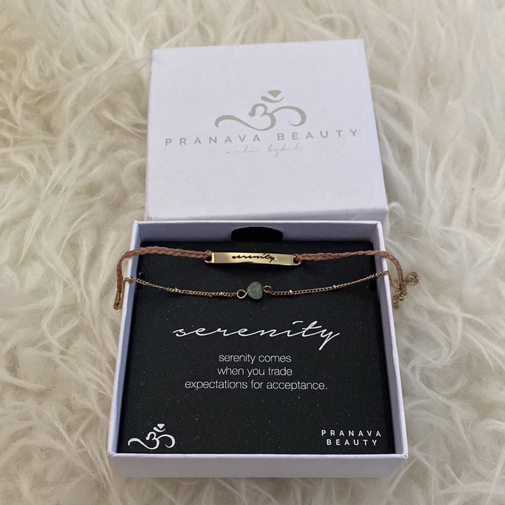 NIB Pranava Beauty by Carli Bybel Serenity Small Gold Chain Bracelet
